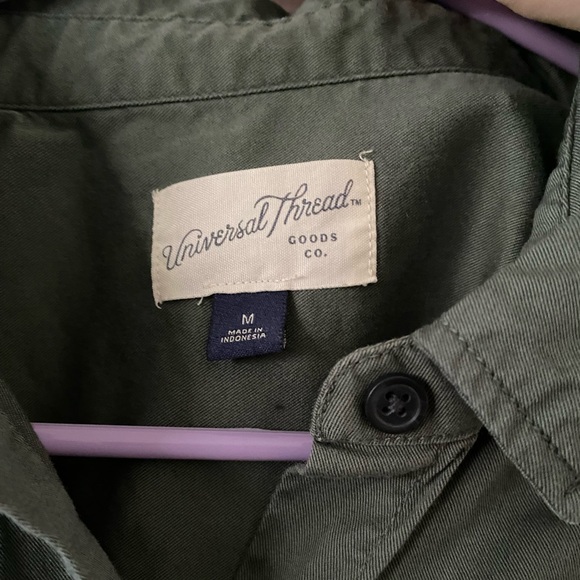 Universal Thread Khaki Green Button Down Size M - Picture 3 of 4